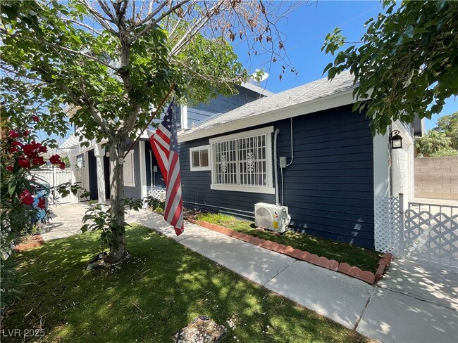 Building Photo - 5005 Celebrity Cir