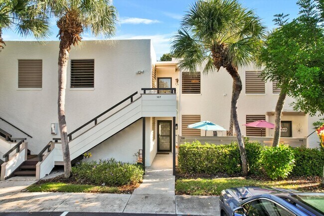 Building Photo - 107 Pinehurst Dr