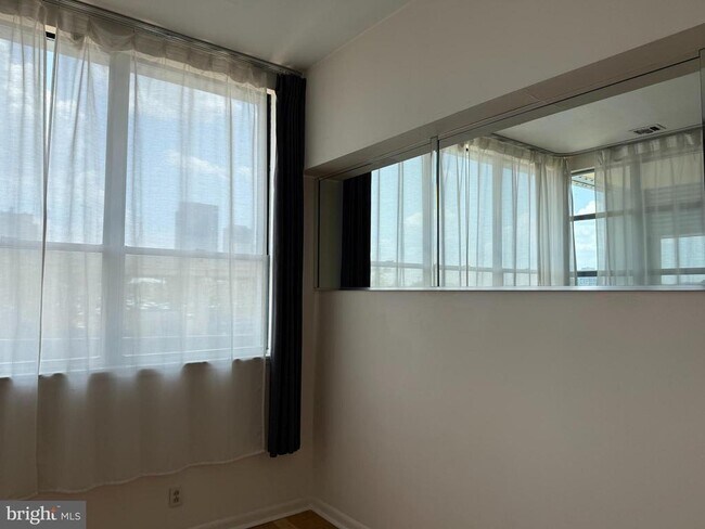 Building Photo - 3 N Christopher Columbus Blvd