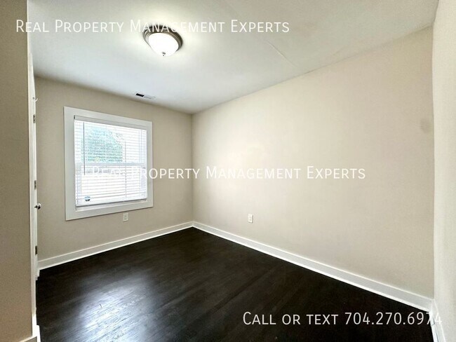 Building Photo - 1434 Orvis St