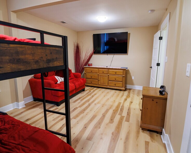 Building Photo - Room in House on Beecher St SW