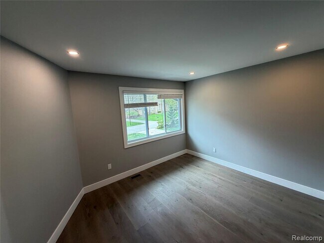 Building Photo - 5140 Woodrun Ct
