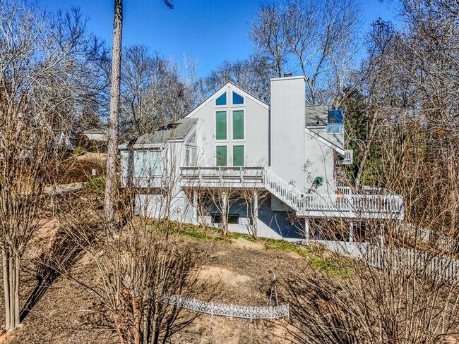 Building Photo - 4518 Club House Dr