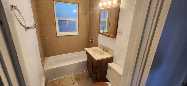 Building Photo - ALL PROSPECTIVE TENANTS MUST SUBMIT A $58 ...