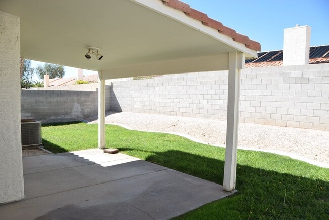 Building Photo - BEAUTIFUL NORTHWEST PROPERTY NEAR DINING A...