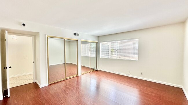 Building Photo - Lovely Downstairs, Entry Level Condo Unit with Garage and Private Yard Space in Downtown Fallbrook!