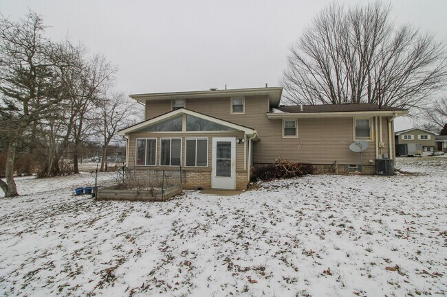 Building Photo - 213 Blueberry Dr