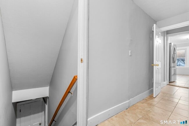 Building Photo - 19 Woodbridge Ave