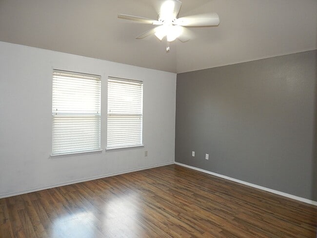 Building Photo - ***Pre- Marketing*** Cozy 3-Bedroom Home w...