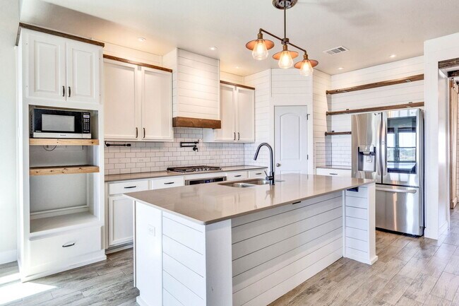 Building Photo - 217 Andele Way