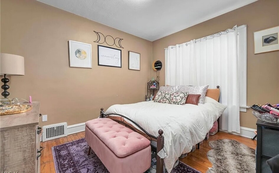 Building Photo - 14926 Delaware Ave