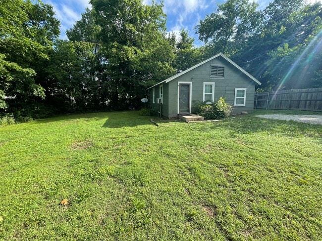 Building Photo - 620 W 24th St