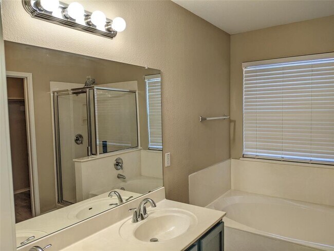 Building Photo - 302 McCarthur Dr