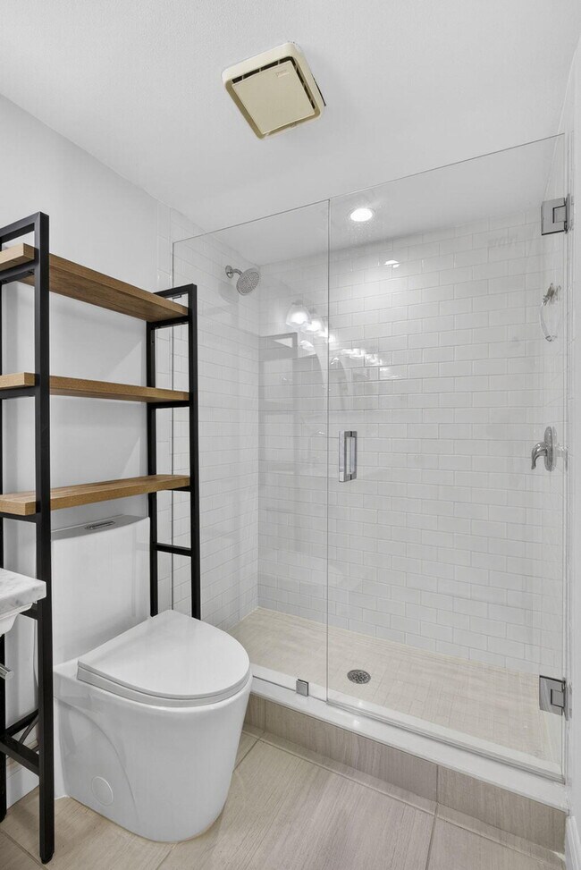 Building Photo - 259 Old Meadow Way