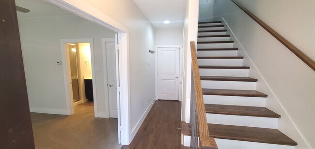 Building Photo - Energy Efficient Urban Townhome w/ Open Floorplan, Gourmet Kitchen, Rooftop Patio, & Exall Park N...