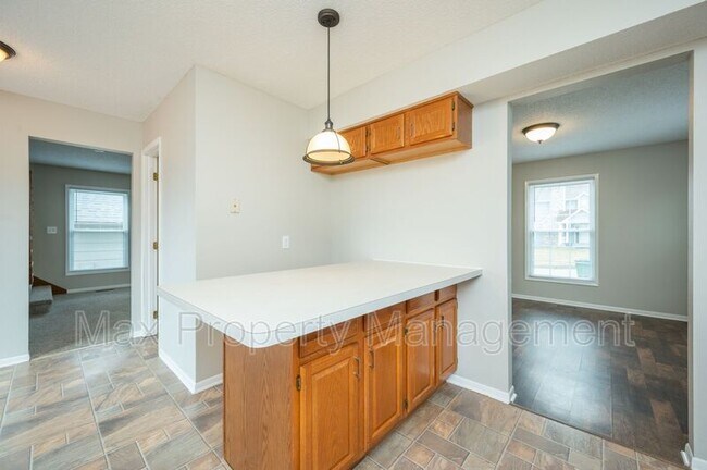 Building Photo - 6943 Brookview Dr