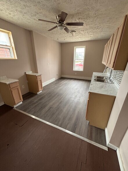 Building Photo - 4456 Warner Rd