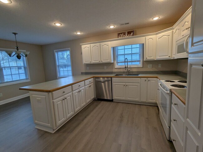 Building Photo - Beautiful home in Creekside Village