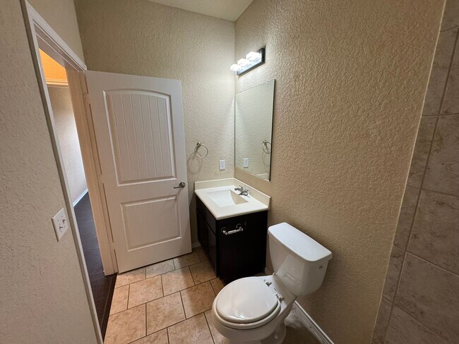 Building Photo - Move-In Special! Spacious 3BR Home with Large Private Yard in Mission Del Lago