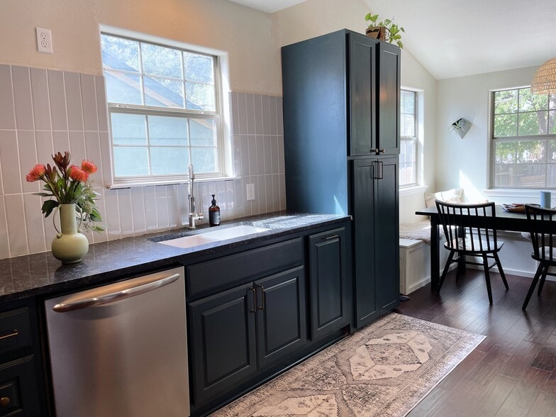 Building Photo - 7018 Crosswood Dr