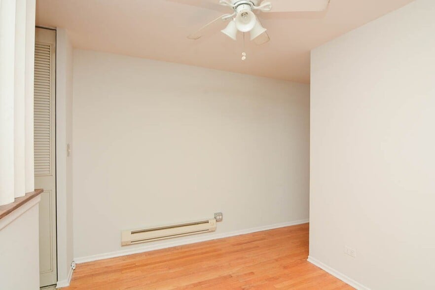 Building Photo - 675 W Wrightwood Ave