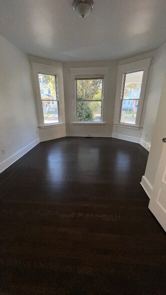 Building Photo - 879 Elm St