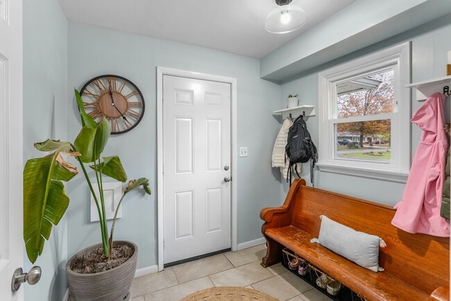 Building Photo - Beautifully Updated 4 Bedroom, 2.5 Bath Home in Fairview