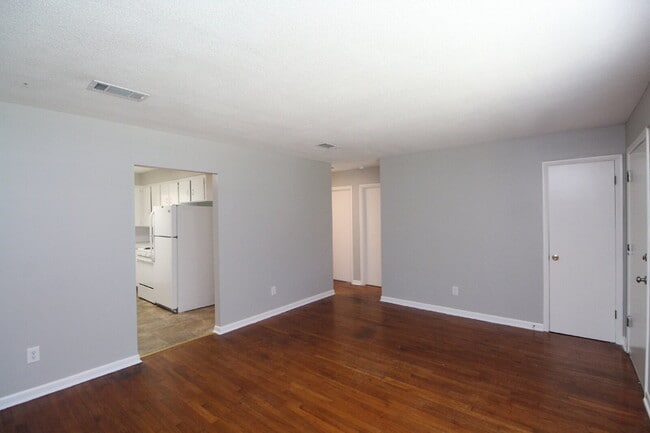 Building Photo - Updated 2BD/1BA Duplex in NE Pensacola