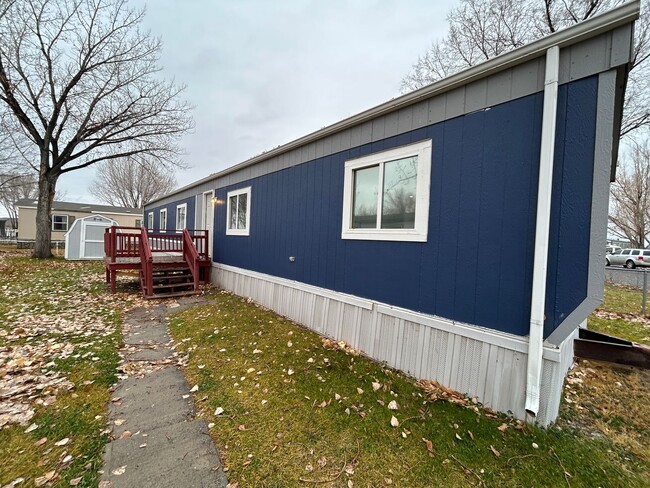Building Photo - 123 Opal Dr