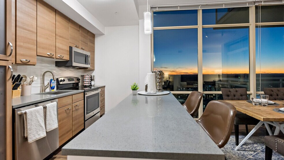 Building Photo - 1556 Spring Hill Rd