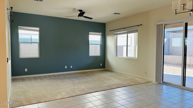 Building Photo - 943 E Paseo Way