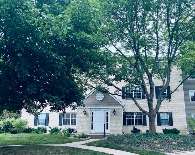 Primary Photo - 142 E Winchester Rd
