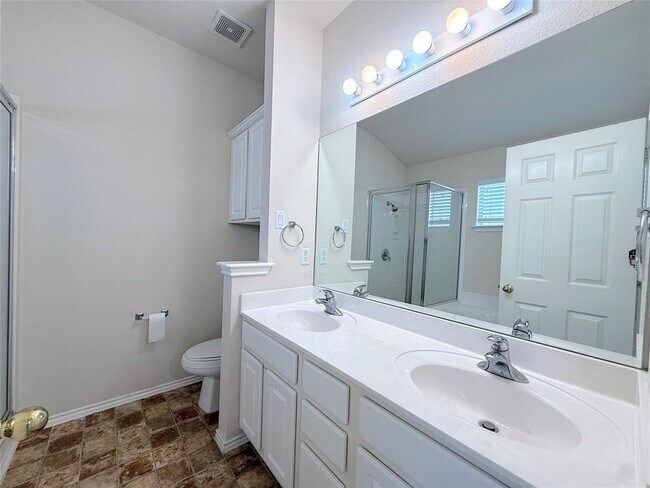 Building Photo - 16100 S Great Oaks Dr
