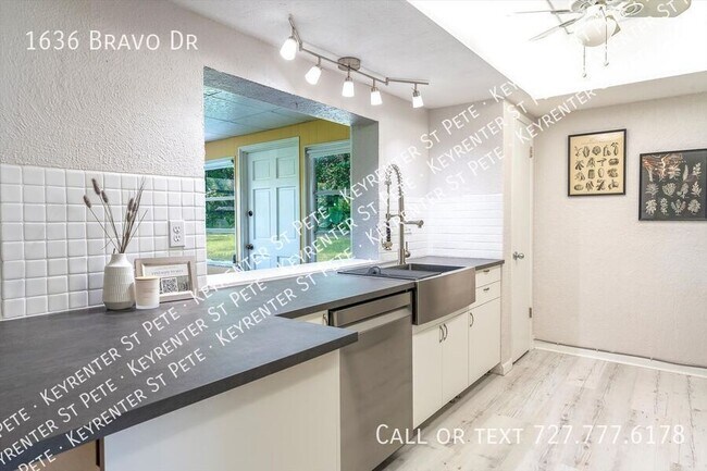 Building Photo - 1636 Bravo Dr