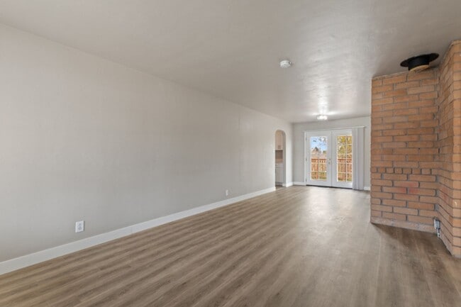 Building Photo - Close to UNR and Downtown!