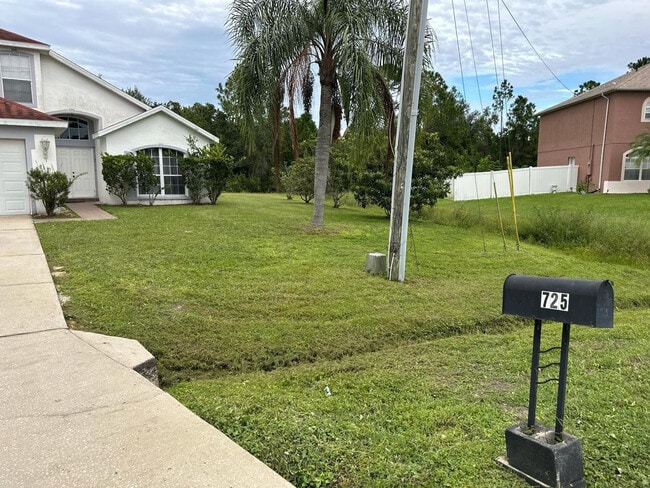 Building Photo - 725 Hawk Ln