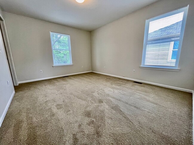 Building Photo - Beautiful, Spacious 3 bed/2 bath House near West Village!