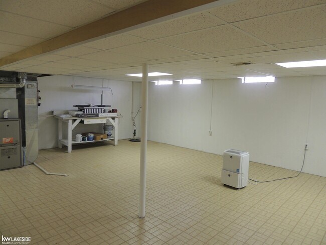 Building Photo - 1600 Stonecrest Dr