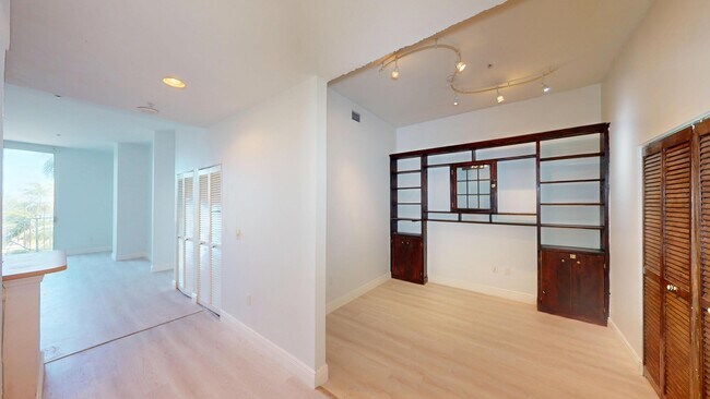 Building Photo - 255 Evernia St