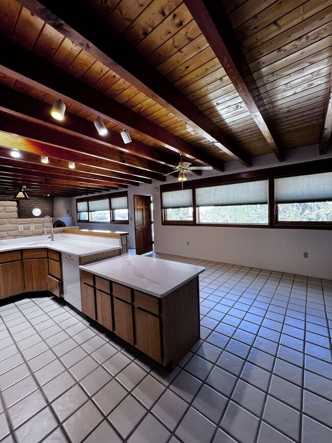 Building Photo - 5 Oriente Ct