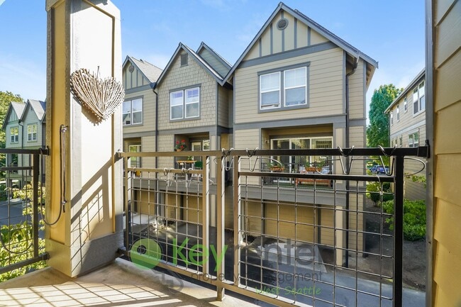 Building Photo - Modern 3 Bedroom with Office Space, Balcon...