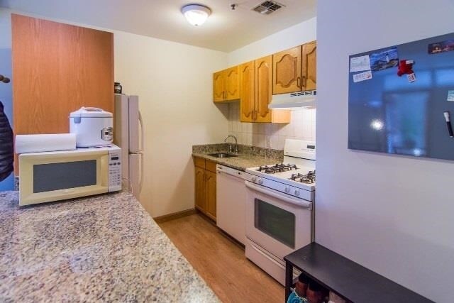 Building Photo - 72 Park Ave