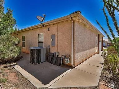 Building Photo - "Charming 4-Bed Oasis with Elegant Hardwoo...