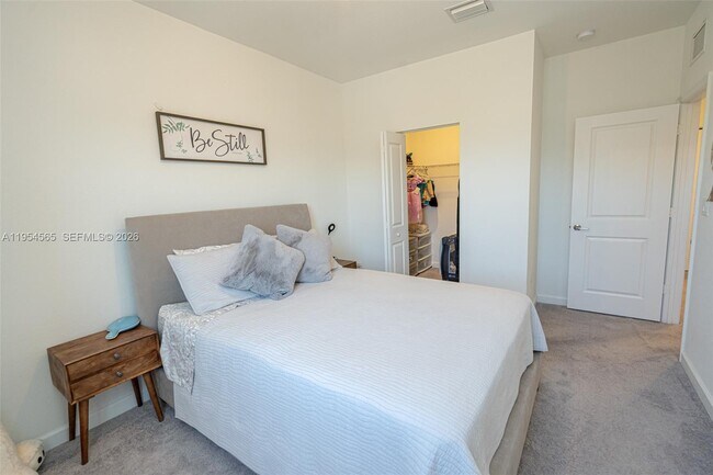 Building Photo - 139 NE 27th Terrace