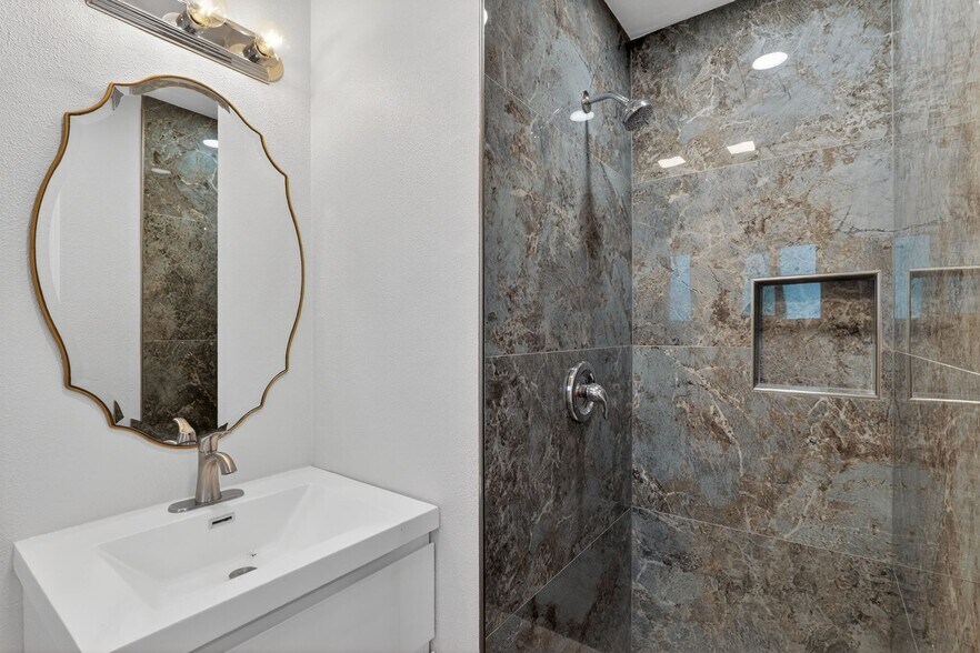 Building Photo - 1519 E Michelson St