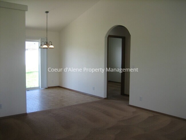 Building Photo - 3 bed house in Fieldstone!