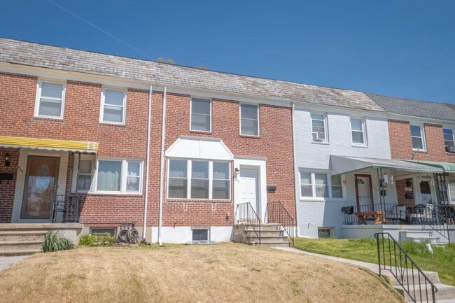 Building Photo - 806 Benninghaus Rd