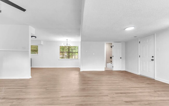 Building Photo - 2919 Normandy Dr