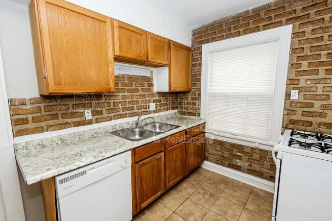 Building Photo - 3579 Riedham Rd