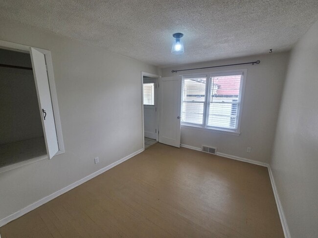 Building Photo - Audubon-Downriver Neighborhood 3+ bedroom, 1 bath corner lot with large, fenced yard